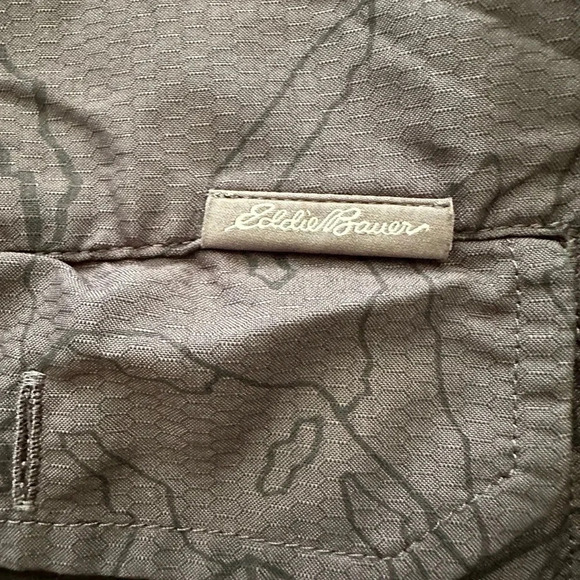 Eddie Bauer Short Sleeve Button Up Classic Cooling
Shirt Dark Gray Men's XL - Picture 3 of 4